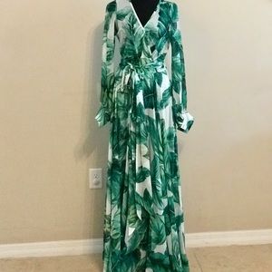Floral long sleeve maxi dress 🤩👗. Size small.